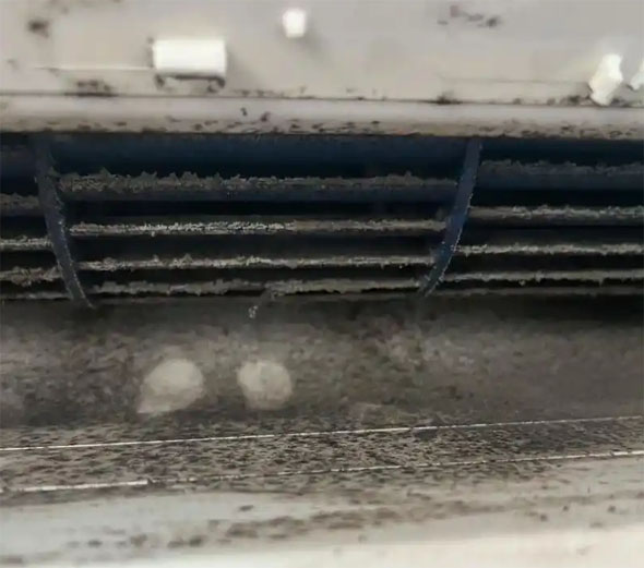 南康空调吹的风有股烧焦味是怎么回事